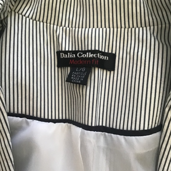 Dalia Collection fitted Blazer - Picture 4 of 5